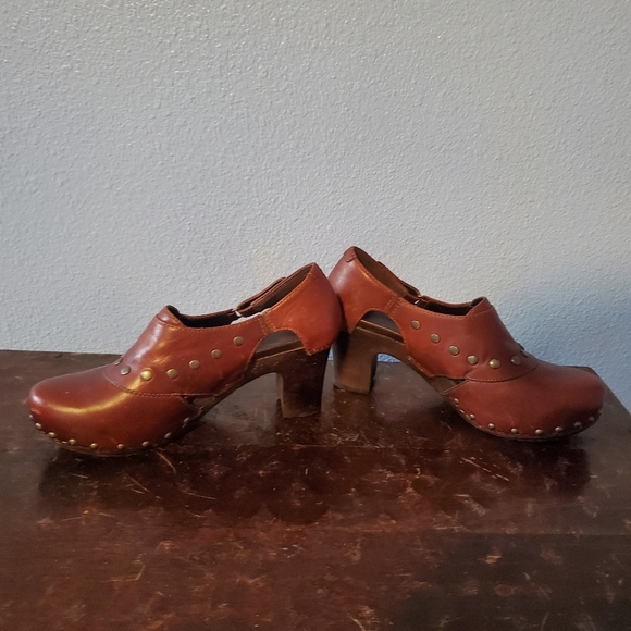 Dansko Clog Riveted Heels - Picture 6 of 7